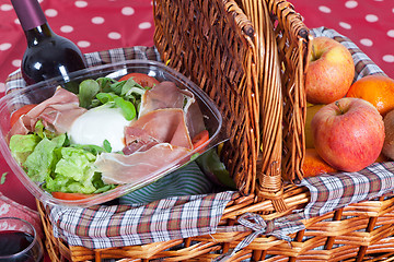 Image showing Pic-nic basket