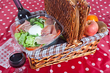 Image showing Pic-nic basket