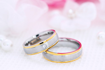 Image showing Two wedding rings