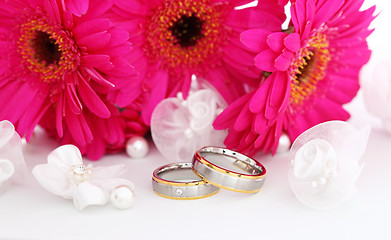 Image showing Two wedding rings