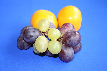 Image showing Oranges and grapes