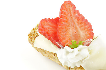 Image showing CreaspBread sandwich with cheese and strawberry