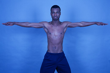 Image showing young man with black skin ist doing fittness