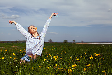 Image showing smiling woman outdoor in summer 