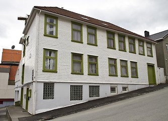 Image showing single building on steep road