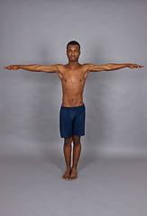 Image showing young man with black skin ist doing fittness