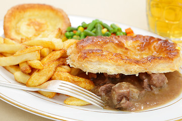 Image showing Steak and kidney pie meal