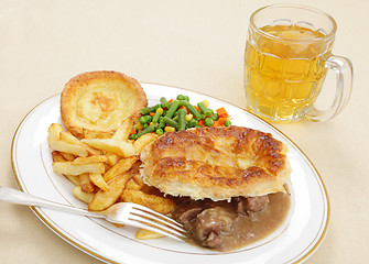 Image showing Steak and kidney pie with beer