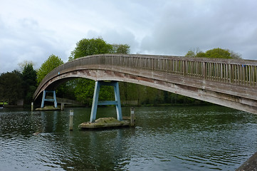 Image showing Thames footbridge