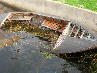 Image showing Sunken boat