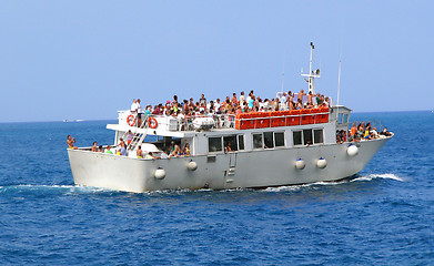 Image showing Motor Boat w/ Tourists