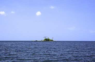 Image showing deserted tropical island