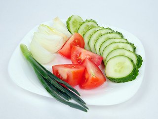Image showing Onions, tomatoes and cucumbers on a plate