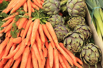 Image showing leeks carrots artichokes in spring in a market