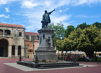 Image showing Christopher Columbus Statue and Plaza