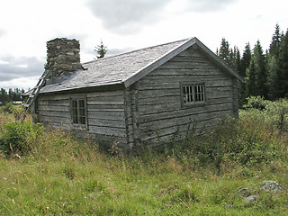 Image showing Old traditional wooden cabin 