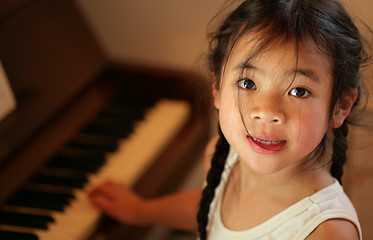 Image showing child profile at piano