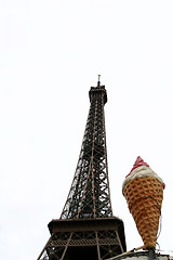 Image showing tourists in paris