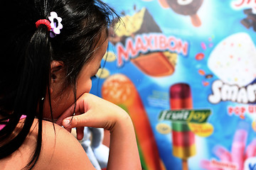 Image showing child  reading