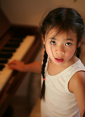 Image showing child profile at piano