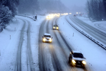 Image showing night traffic in winter