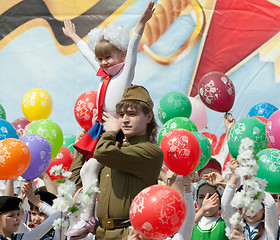 Image showing Soldier with girl