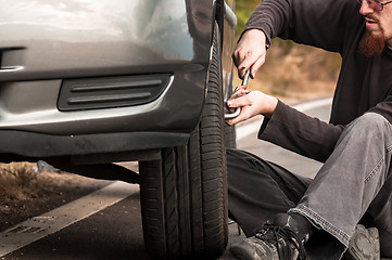 Image showing Young man repairing car