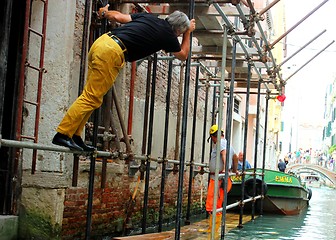 Image showing builders repair a house in Venice