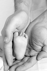 Image showing feet of the baby