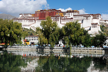 Image showing Landmark of the famous Potala Palace in Tibet