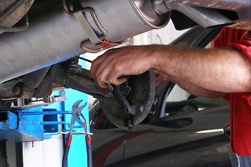 Image showing garage-man  to repair à car