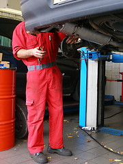 Image showing garage-man  to repair à car