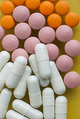 Image showing White, pink and orange pills