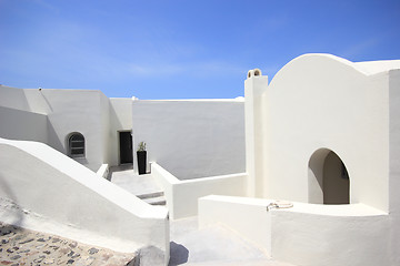 Image showing Classical Greek architecture of the streets in Oia