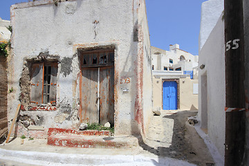 Image showing Classical Greek architecture of the streets in Oia