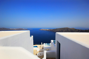 Image showing Classical Greek architecture of the streets in Oia