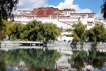 Image showing Landmark of the famous Potala Palace in Tibet