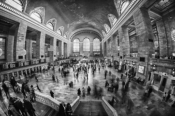 Image showing Tourists and Shoppers in Grand Central, NYC