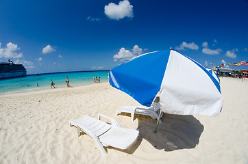 Image showing Beach and Crystal Clear Waters of Grand Cayman