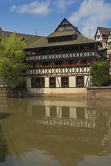 Image showing house beside a canal