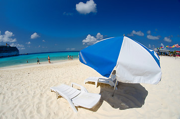 Image showing Beach and Crystal Clear Waters of Grand Cayman