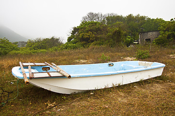 Image showing Single boat on the ground