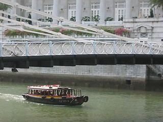 Image showing Cavenagh Bridge With Boat