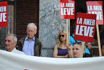 Image showing Demonstration against the sale of Aker hospital