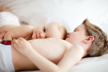 Image showing Kids playing in bed