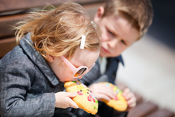 Image showing Kids eating cookie