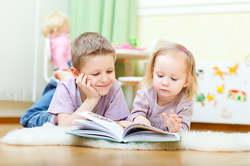 Image showing Brother and sister reading