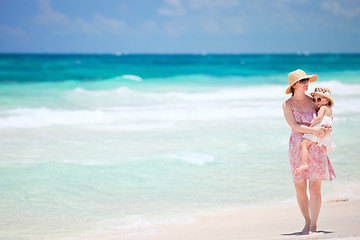 Image showing Mother and daughter on vacation