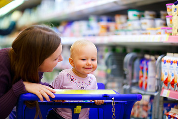 Image showing Family in supermarket