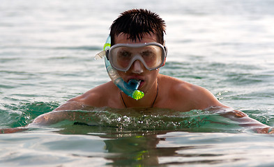 Image showing The man in the sea in a mask